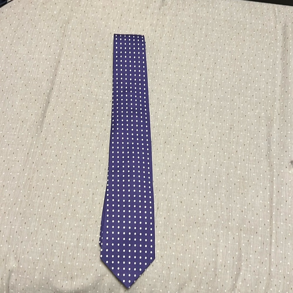 Like new Perry winkle purple poka dot 2.75 wise Bull&Moose cotton Neck Tie